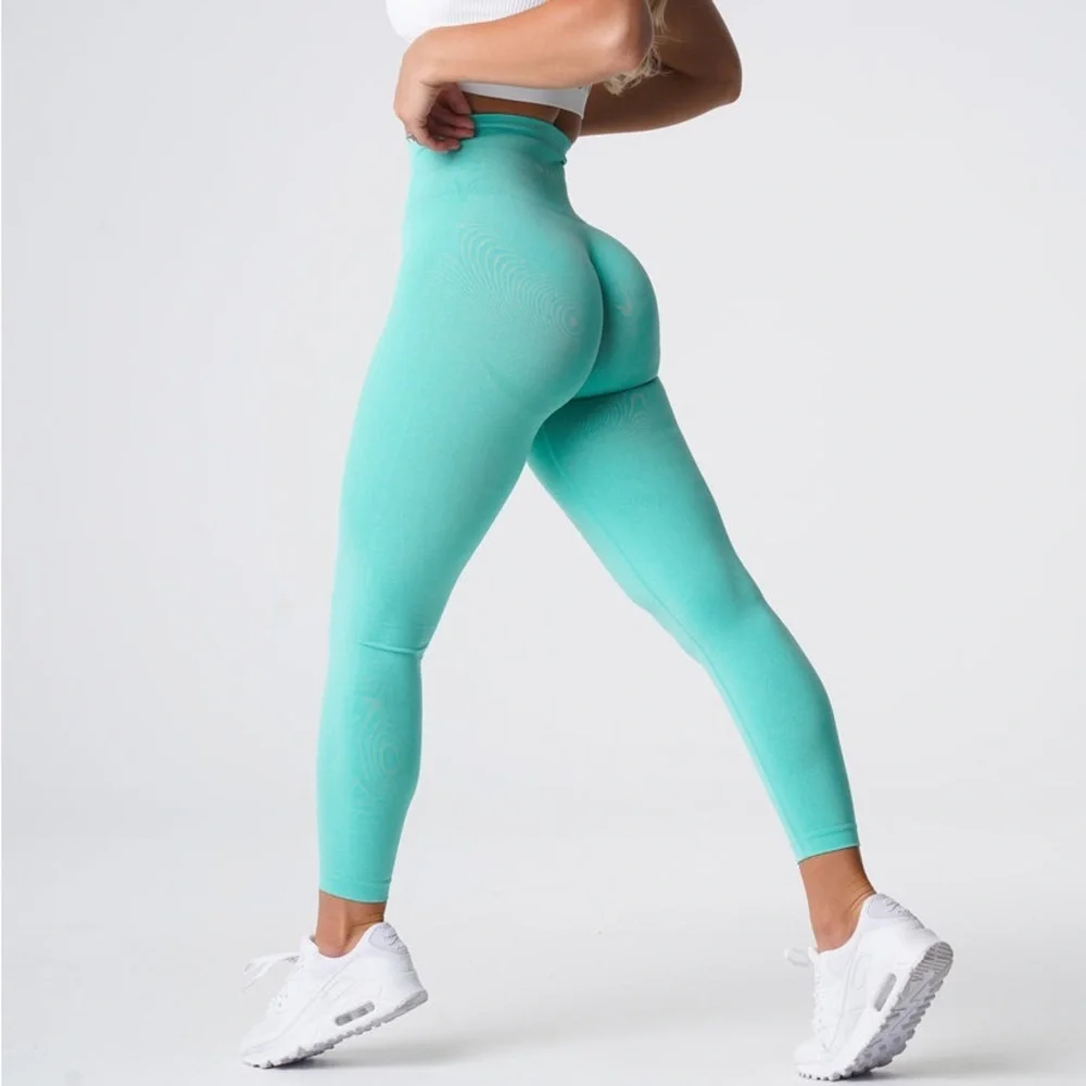 NVGTN NWT Bright Teal Green Seamless Leggings - Size Medium - Picture 3 of 11